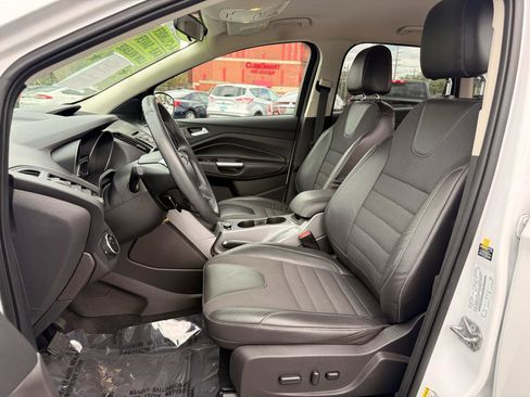 Used 2016 Ford Escape SE w/ SE Chrome Package image 11