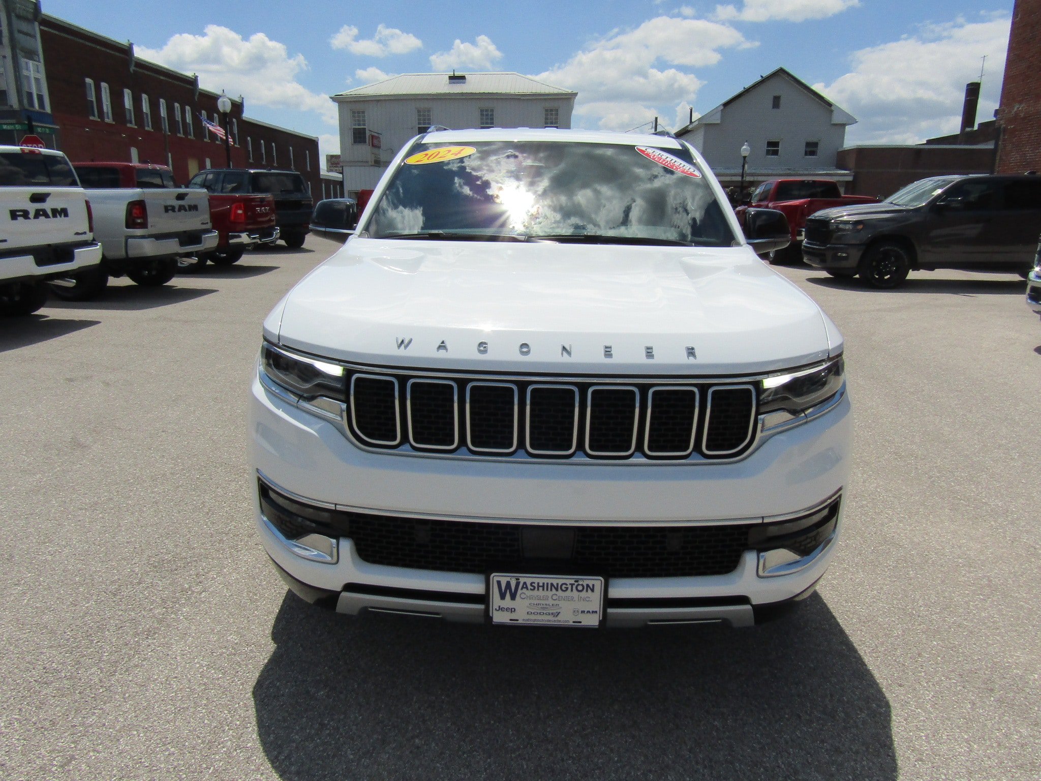 Used 2024 Jeep Wagoneer Series II w/ Flexible Seating Group AWD/4WD image 8