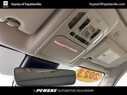 Used 2023 Toyota Highlander XLE image 28