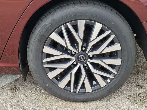 Used 2024 Nissan Altima 2.5 SV FWD image 13