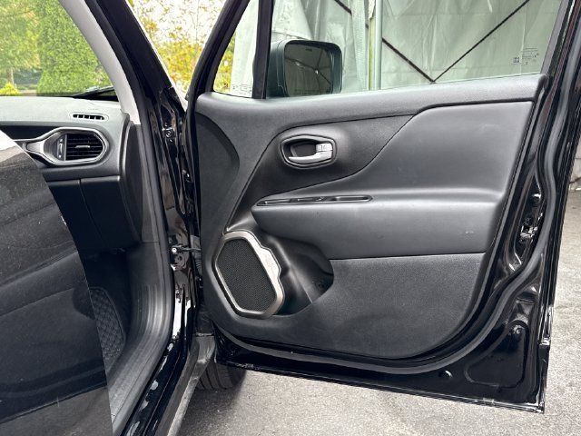 Used 2023 Jeep Renegade Latitude AWD/4WD image 24
