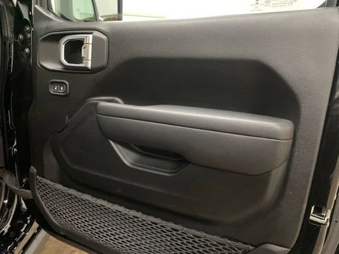 Used 2023 Jeep Wrangler Unlimited w/ Sun & Screen Package AWD/4WD image 80