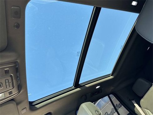 Used 2021 GMC Yukon Denali w/ Denali Premium Package image 21