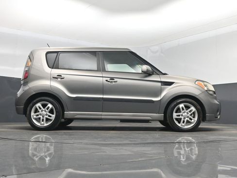 Used 2011 Kia Soul + image 16