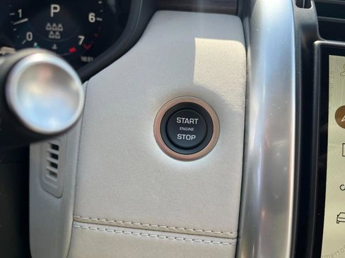 Used 2025 Land Rover Discovery S image 31