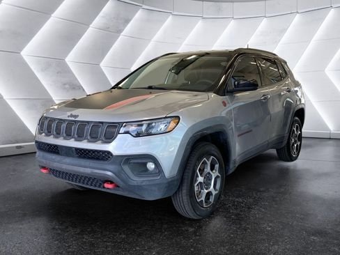 Used 2022 Jeep Compass Trailhawk AWD/4WD image 3