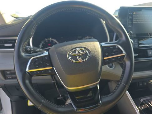 Used 2021 Toyota Highlander XLE image 10