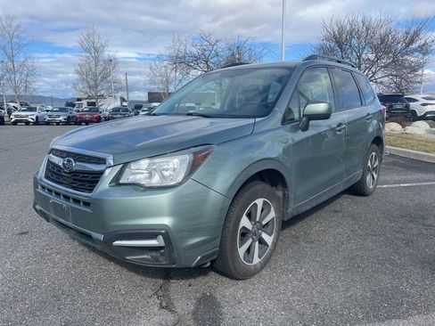Used 2017 Subaru Forester 2.5i Premium w/ All-Weather Package image 5