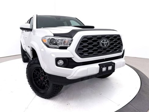 Used 2020 Toyota Tacoma TRD Sport w/ Technology Package AWD/4WD image 5
