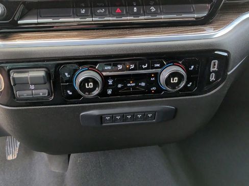 Used 2024 Chevrolet Silverado 2500 LT image 28