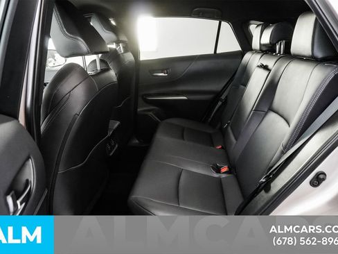 Used 2022 Toyota Venza XLE image 17