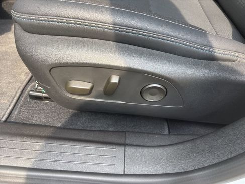 Certified 2024 Chevrolet Equinox EV LT image 16