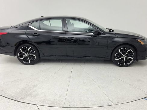 Used 2025 Nissan Altima 2.5 SR FWD image 8