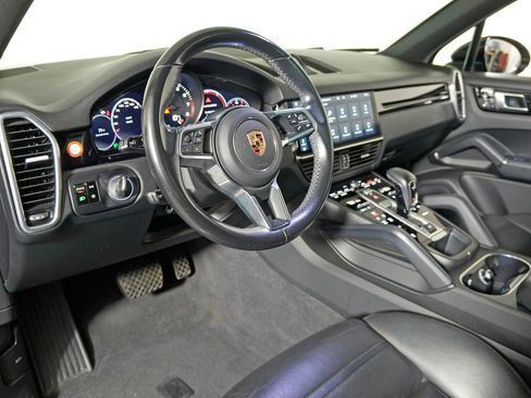 Used 2020 Porsche Cayenne AWD/4WD image 4