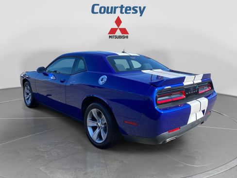 Used 2019 Dodge Challenger SXT RWD image 3