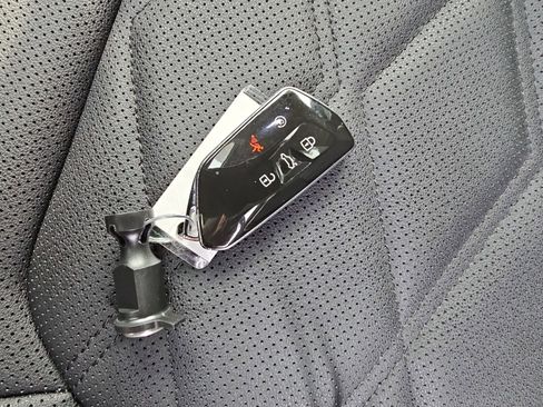 Used 2024 Volkswagen Atlas SE image 37