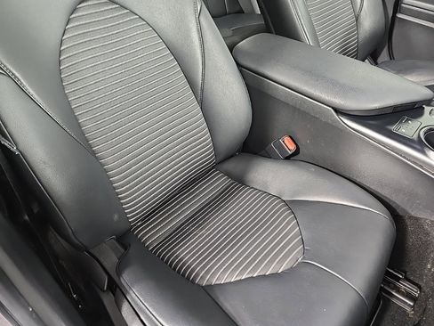 Used 2019 Toyota Camry SE image 14