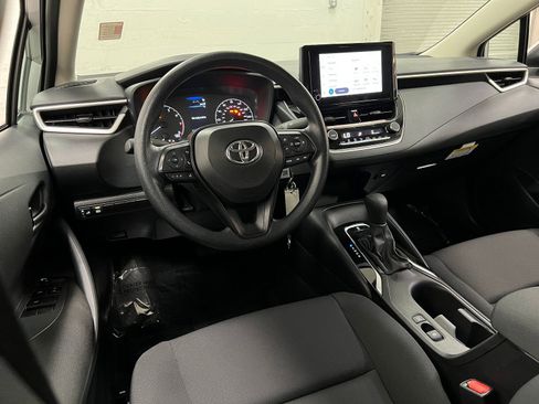 Used 2025 Toyota Corolla LE image 9