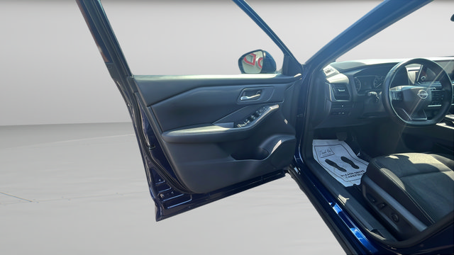 Used 2025 Nissan Rogue SV AWD/4WD image 9