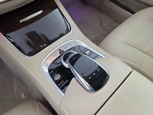 Used 2020 Mercedes-Benz S 560 Sedan image 25