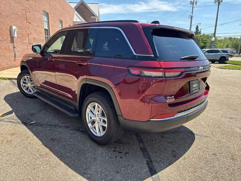 Used 2025 Jeep Grand Cherokee Laredo X w/ Luxury Tech Group I AWD/4WD image 5