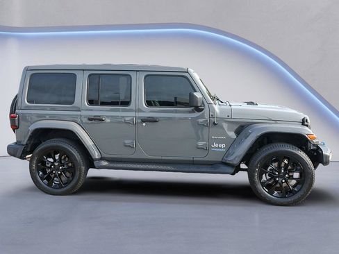 Used 2022 Jeep Wrangler Unlimited Sahara w/ Cold Weather Group AWD/4WD image 9