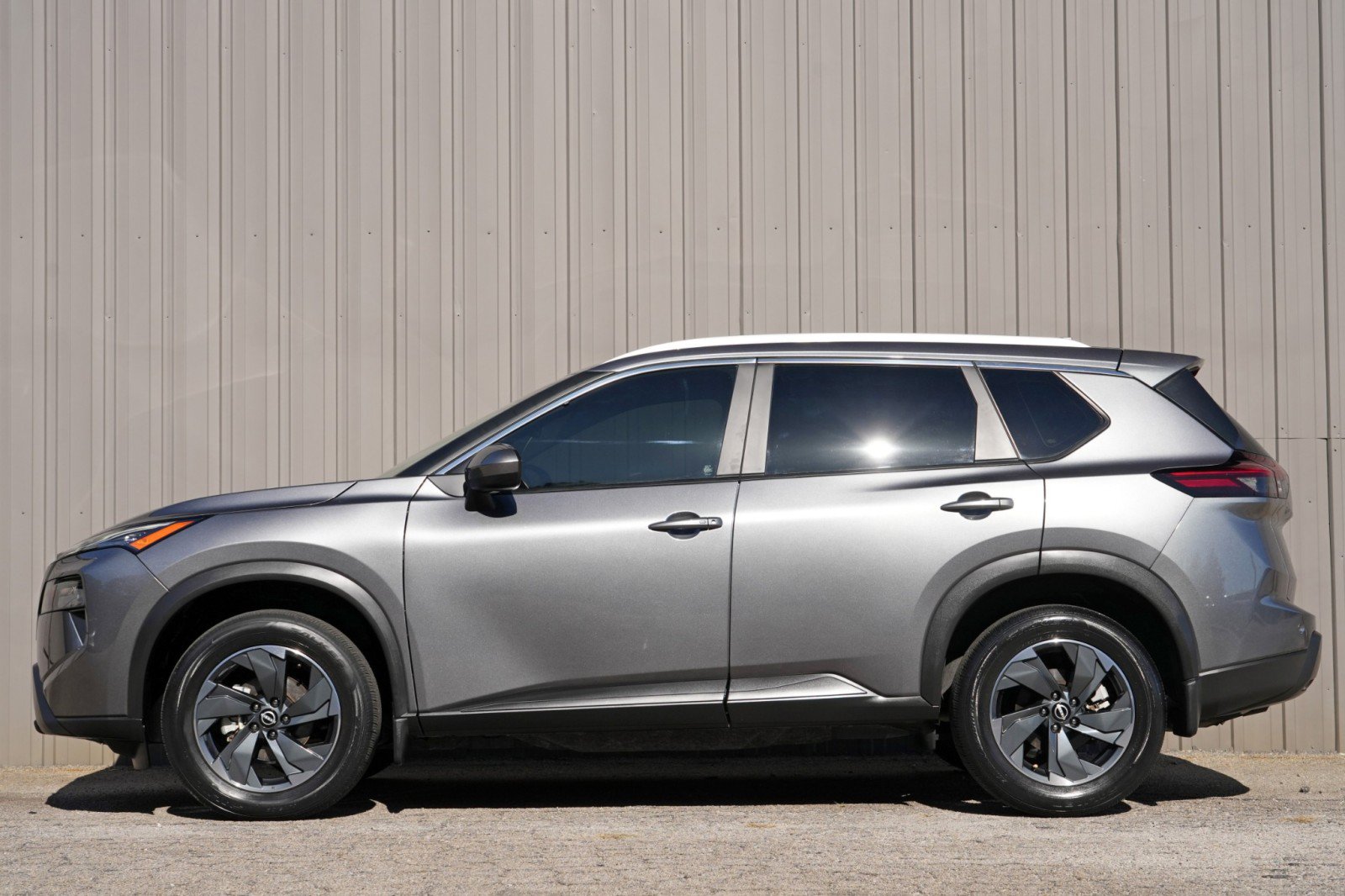 Used 2024 Nissan Rogue SV w/ SV Premium Package FWD image 8
