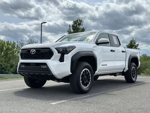 Used 2024 Toyota Tacoma TRD Off-Road w/ TRD Off Road Upgrade Package AWD/4WD image 25