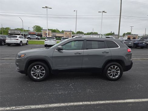 Used 2019 Jeep Cherokee Latitude Plus w/ Cold Weather Group AWD/4WD image 24