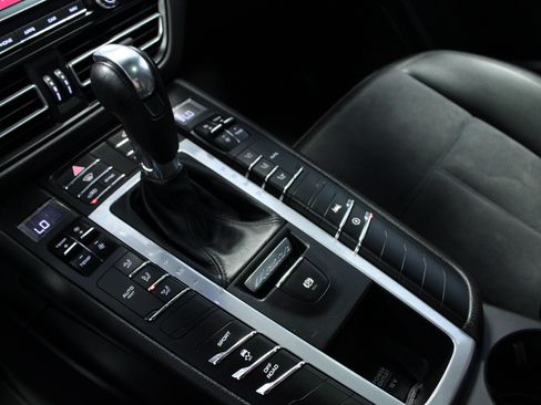 Used 2021 Porsche Macan AWD/4WD image 23