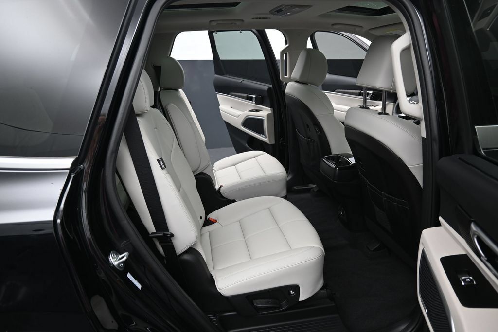 Used 2025 Kia Telluride SX w/ SX Captain's Chair Package AWD/4WD image 40