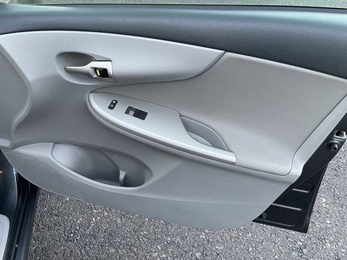 Used 2013 Toyota Corolla LE image 31