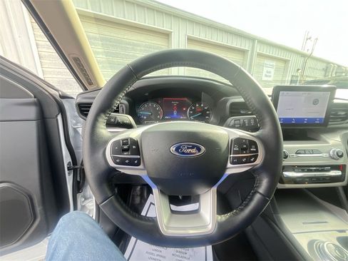 Used 2023 Ford Explorer XLT image 14