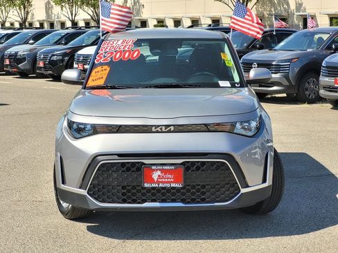 Used 2025 Kia Soul LX FWD image 3