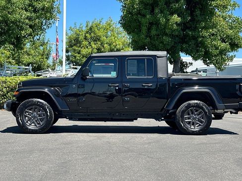 Certified 2025 Jeep Gladiator Sport AWD/4WD image 7