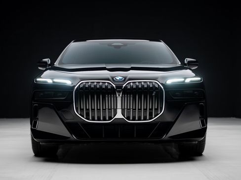 Used 2024 BMW i7 eDrive50 w/ M Sport Package image 8