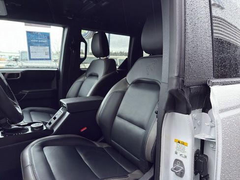 New 2025 Ford Bronco Outer Banks w/ Sasquatch Package image 16