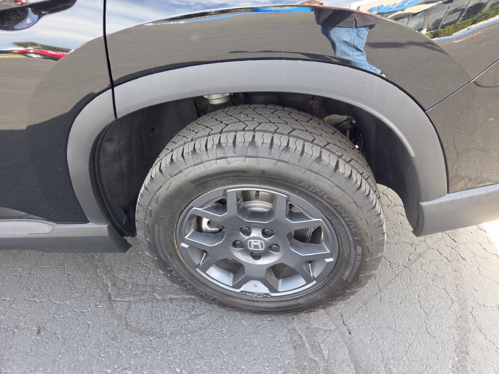 Used 2025 Honda Pilot TrailSport image 12