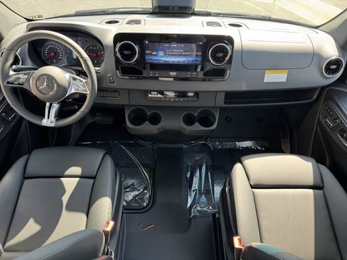 New 2025 Mercedes-Benz Sprinter 2500 image 4