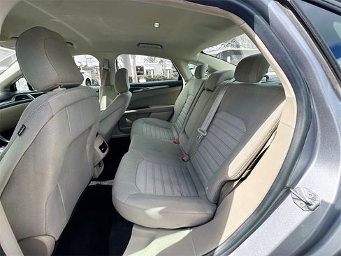 Used 2020 Ford Fusion SE image 23