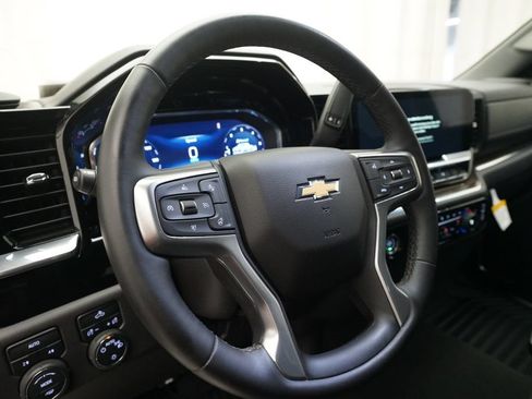 Used 2024 Chevrolet Silverado 1500 LT AWD/4WD image 8