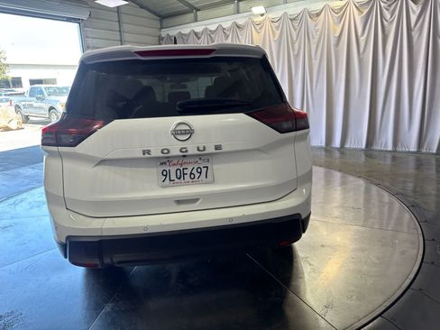 Used 2024 Nissan Rogue S FWD image 6