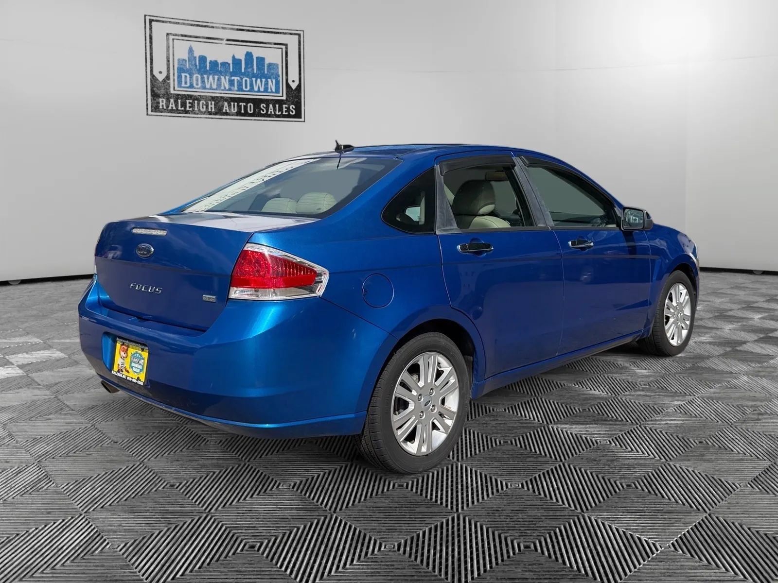 Used 2010 Ford Focus SEL FWD image 6