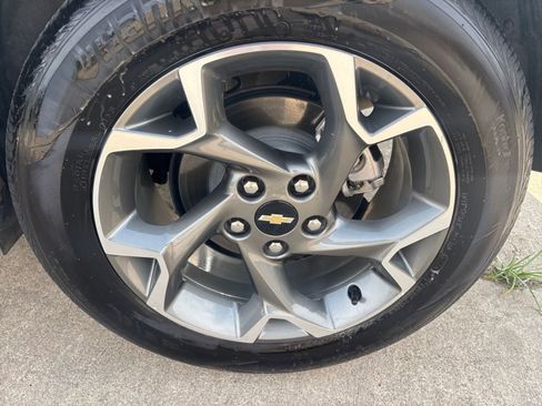 Used 2025 Chevrolet Trax LT FWD image 29