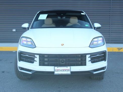 Certified 2025 Porsche Cayenne Coupe image 11