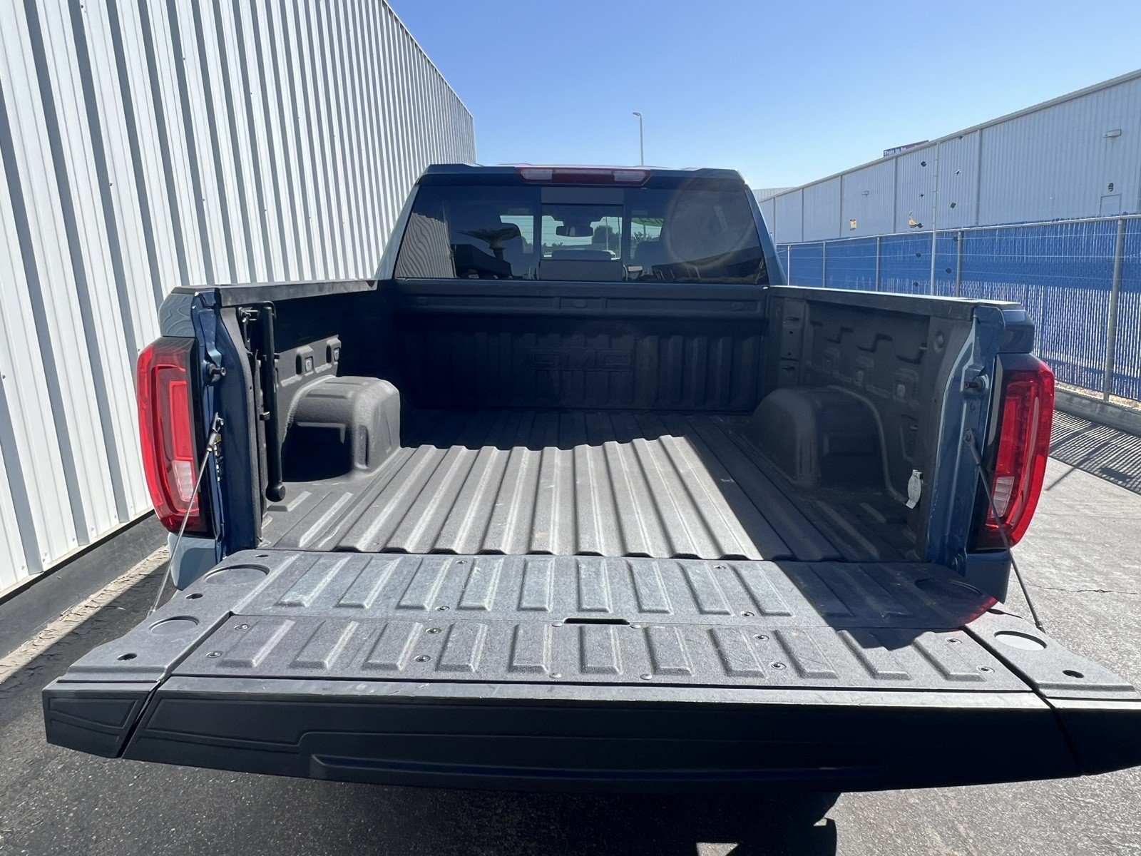 Used 2024 GMC Sierra 1500 SLT w/ SLT Premium Plus Package AWD/4WD image 11