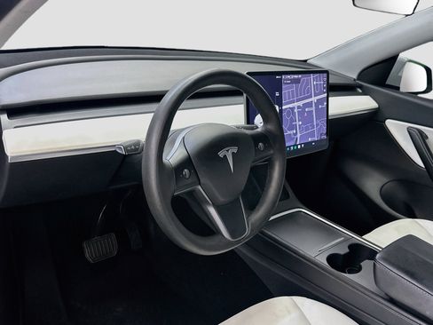 Used 2021 Tesla Model Y Long Range AWD/4WD image 18