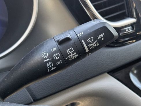 Used 2022 Chrysler Pacifica Touring-L image 28