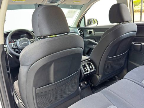 Used 2023 Kia Sorento LX image 30