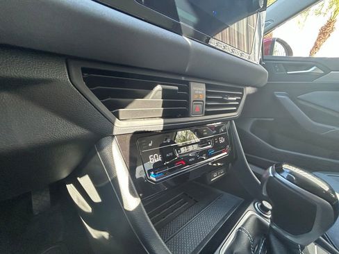 Used 2025 Volkswagen Jetta SE w/ Sunroof Package image 50